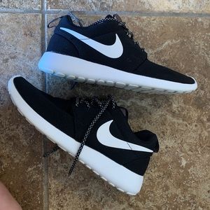 Black Women’s Nike Shoes